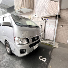 駐車場側玄関